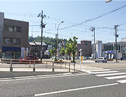 交差点を渡る